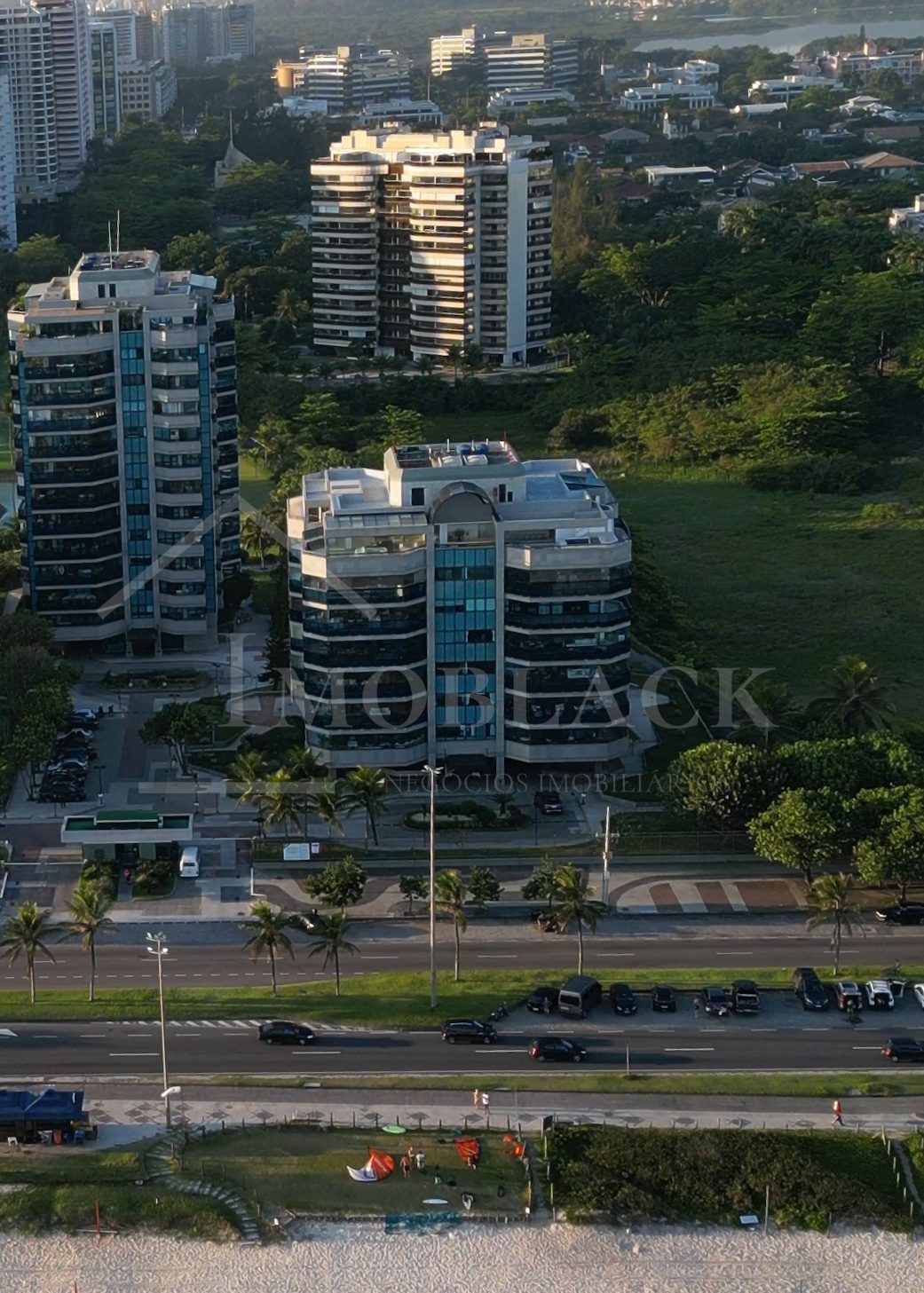 Fachada do bloco Eagle Hills no Golden Green